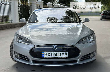 Лифтбек Tesla Model S 2015 в 