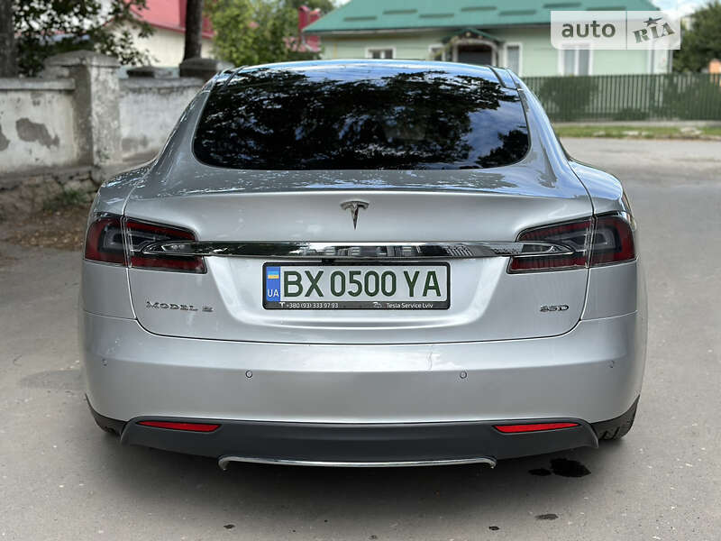 Лифтбек Tesla Model S 2015 в Каменец-Подольском
