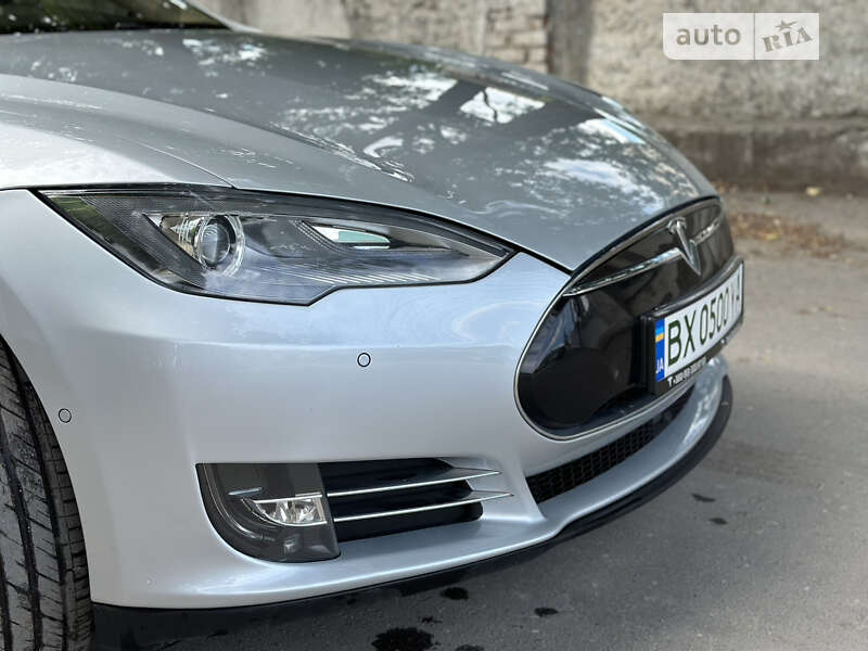 Лифтбек Tesla Model S 2015 в Каменец-Подольском