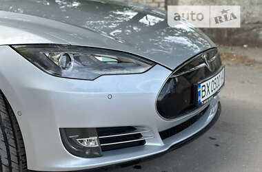 Лифтбек Tesla Model S 2015 в 