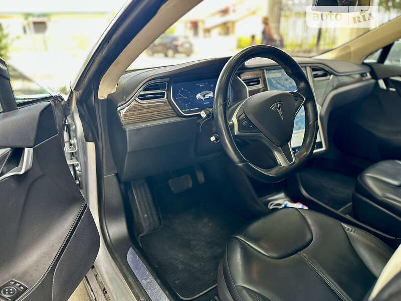Лифтбек Tesla Model S 2015 в Каменец-Подольском