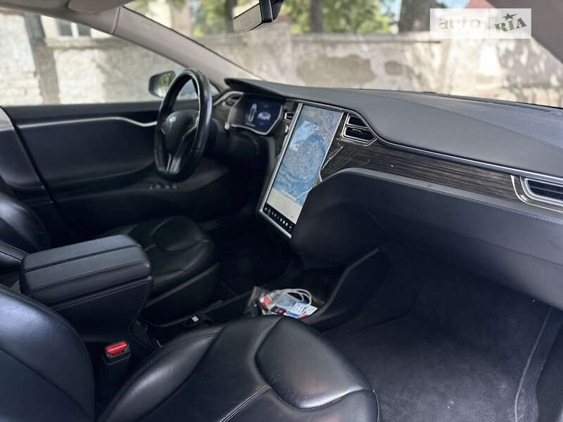 Лифтбек Tesla Model S 2015 в Каменец-Подольском