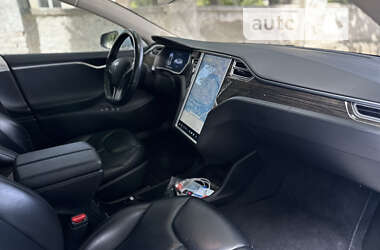 Лифтбек Tesla Model S 2015 в 