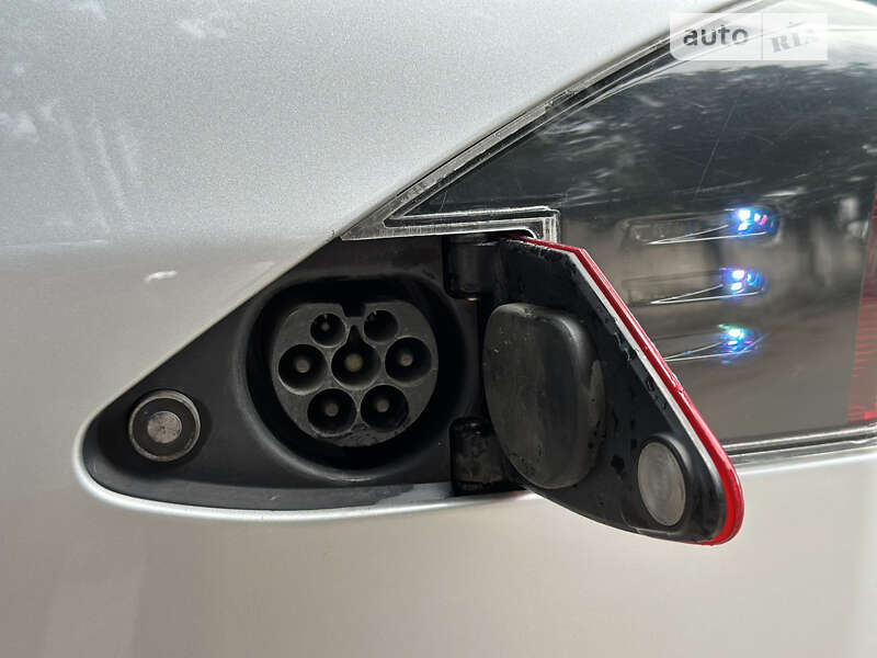 Лифтбек Tesla Model S 2015 в Каменец-Подольском