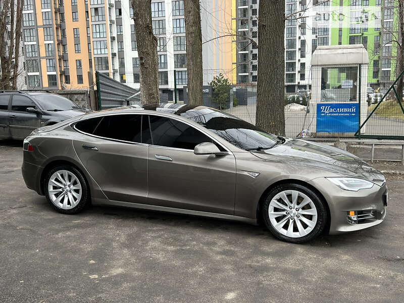 Лифтбек Tesla Model S 2016 в Днепре