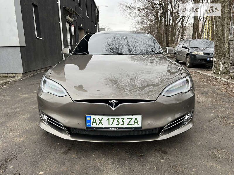 Лифтбек Tesla Model S 2016 в Днепре