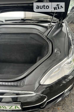 Ліфтбек Tesla Model S 2015 в 