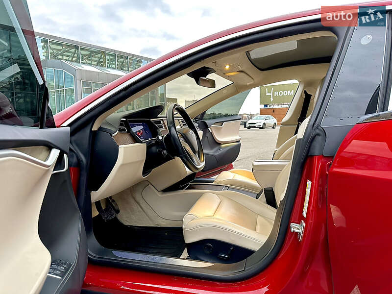 Лифтбек Tesla Model S 2018 в Киеве