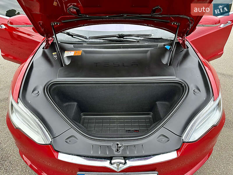 Лифтбек Tesla Model S 2018 в Киеве