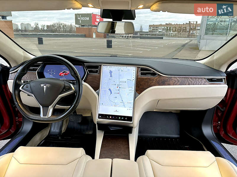 Лифтбек Tesla Model S 2018 в Киеве