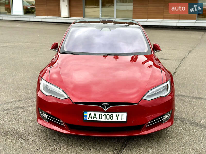 Лифтбек Tesla Model S 2018 в Киеве