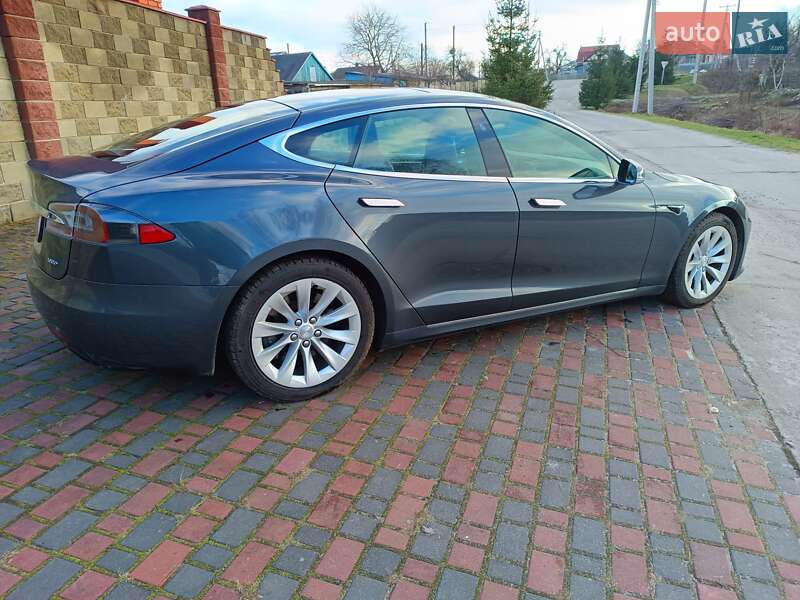 Лифтбек Tesla Model S 2017 в Хмельницком