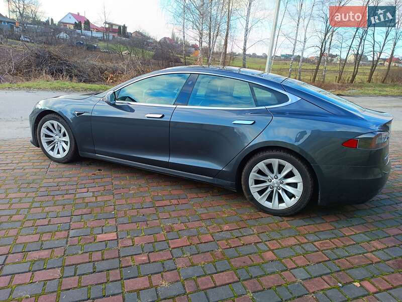 Лифтбек Tesla Model S 2017 в Хмельницком