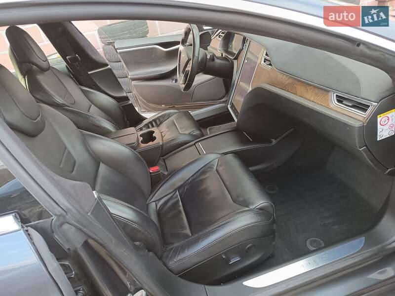 Лифтбек Tesla Model S 2017 в Хмельницком