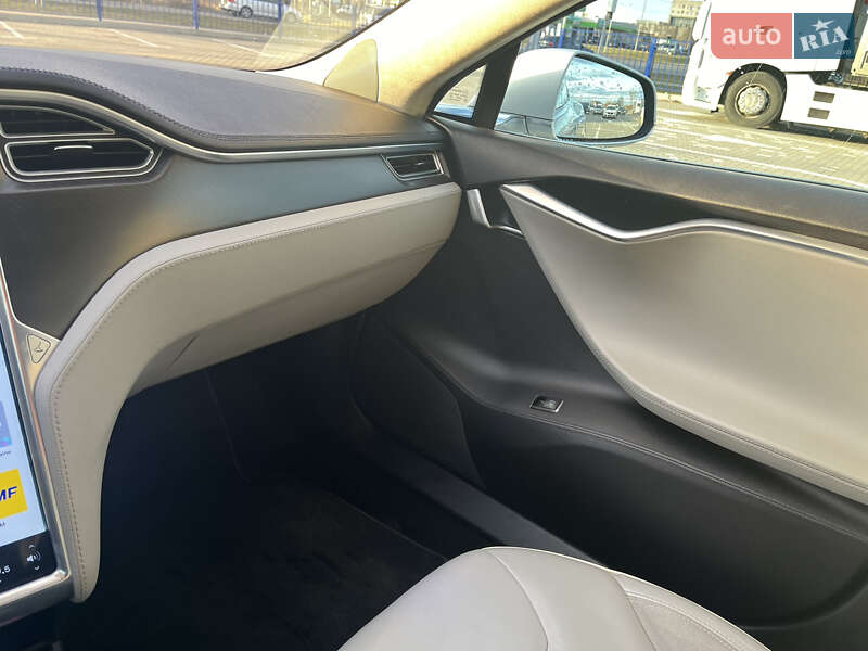 Лифтбек Tesla Model S 2013 в Ковеле