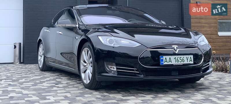Лифтбек Tesla Model S 2015 в Киеве