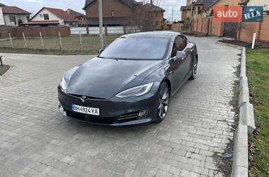 Tesla Model S 2015