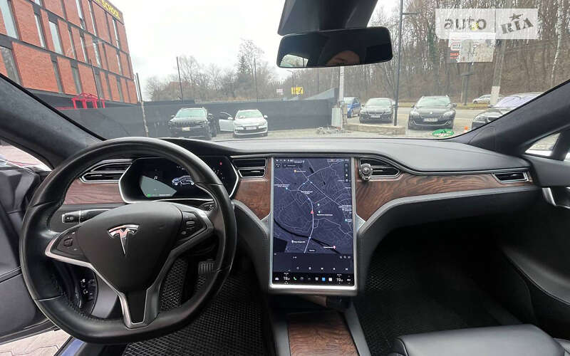 Ліфтбек Tesla Model S 2018 в Чернівцях