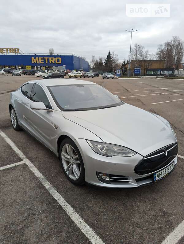 Лифтбек Tesla Model S 2014 в Житомире