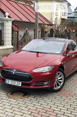 Ліфтбек Tesla Model S 2013 в Чернівцях