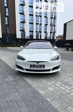 Лифтбек Tesla Model S 2017 в Ивано-Франковске