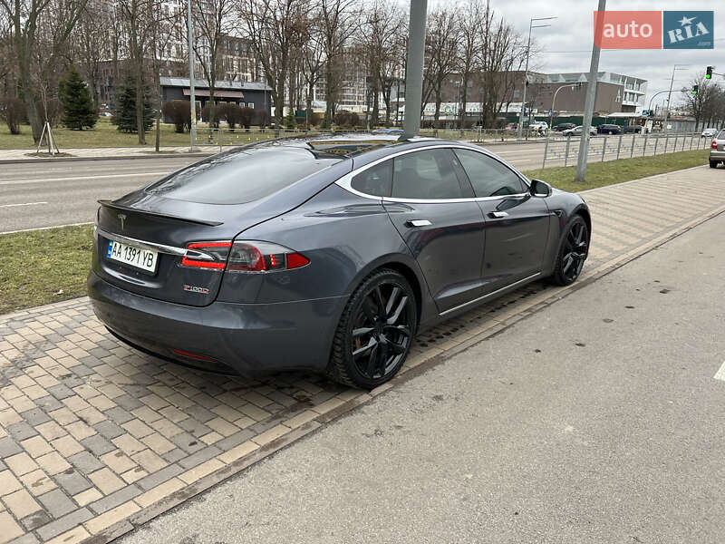 Лифтбек Tesla Model S 2018 в Киеве