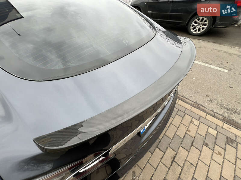 Лифтбек Tesla Model S 2018 в Киеве