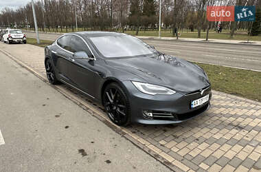 Лифтбек Tesla Model S 2018 в Киеве