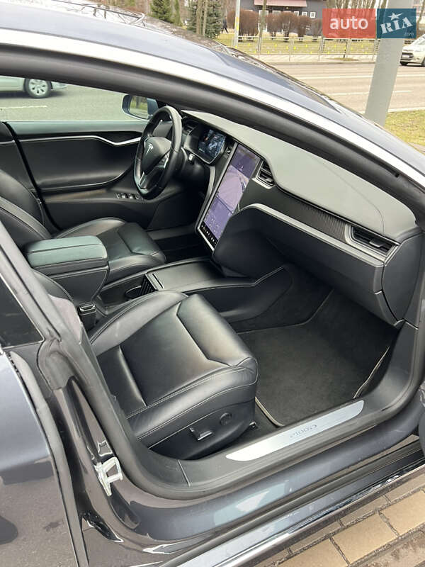 Лифтбек Tesla Model S 2018 в Киеве