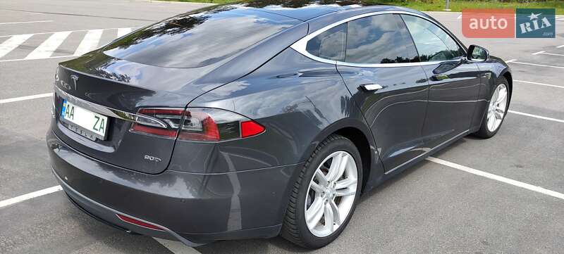 Лифтбек Tesla Model S 2015 в Киеве