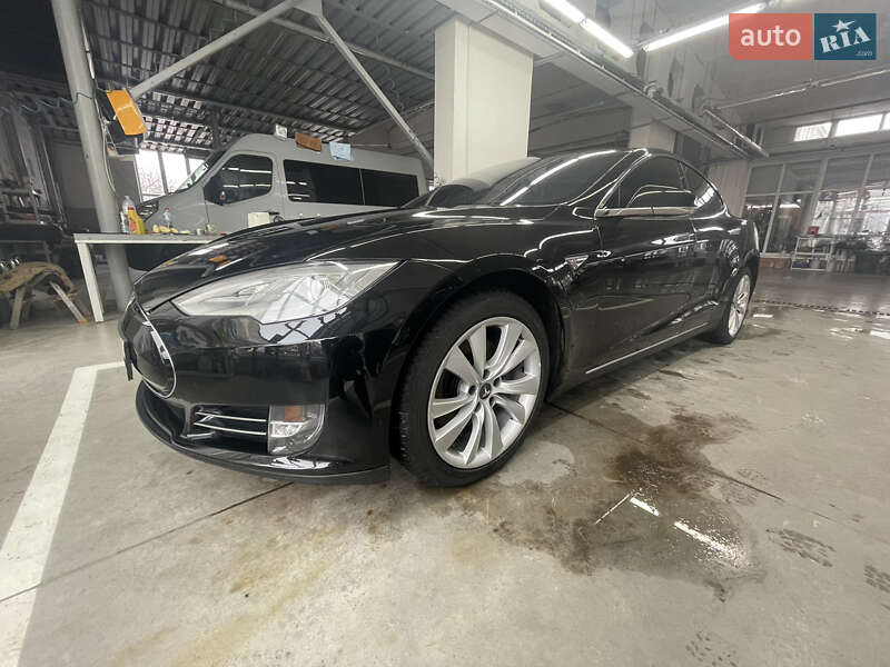 Лифтбек Tesla Model S 2014 в Николаеве
