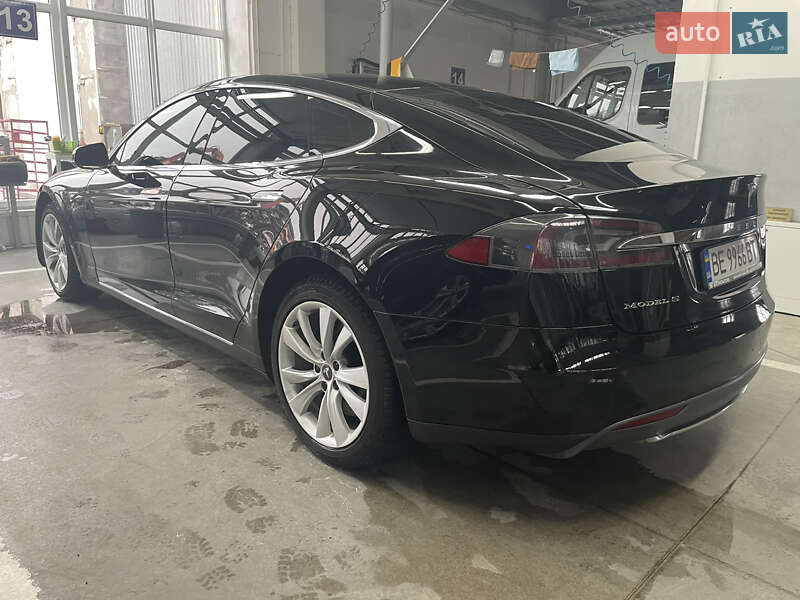 Лифтбек Tesla Model S 2014 в Николаеве