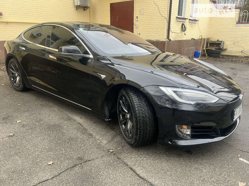 Лифтбек Tesla Model S 2017 в Киеве