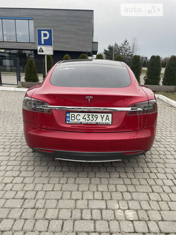 Лифтбек Tesla Model S 2014 в Львове
