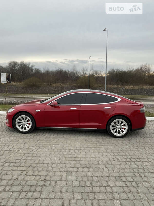 Лифтбек Tesla Model S 2014 в Львове