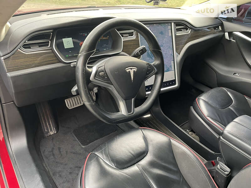 Лифтбек Tesla Model S 2014 в Львове