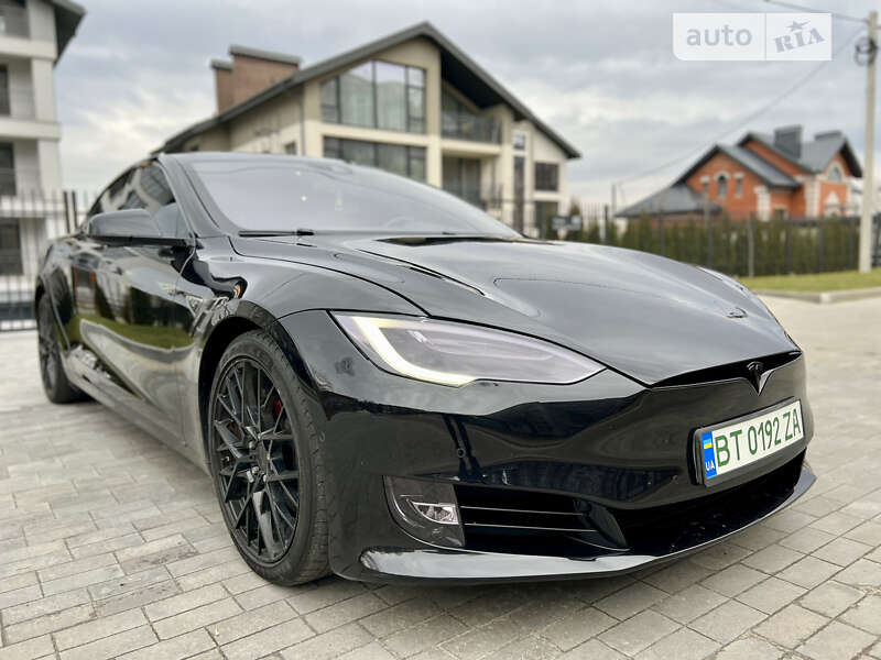 Лифтбек Tesla Model S 2016 в Кременчуге