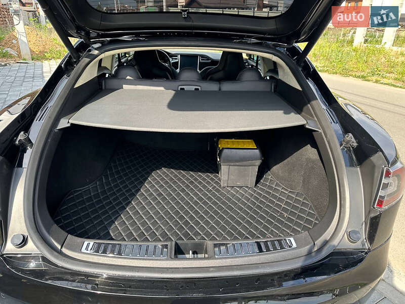 Ліфтбек Tesla Model S 2014 в Києві