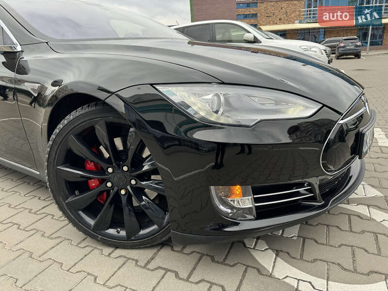 Ліфтбек Tesla Model S 2014 в Києві