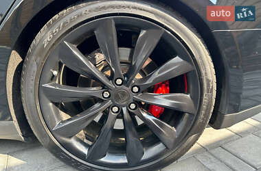 Лифтбек Tesla Model S 2014 в 