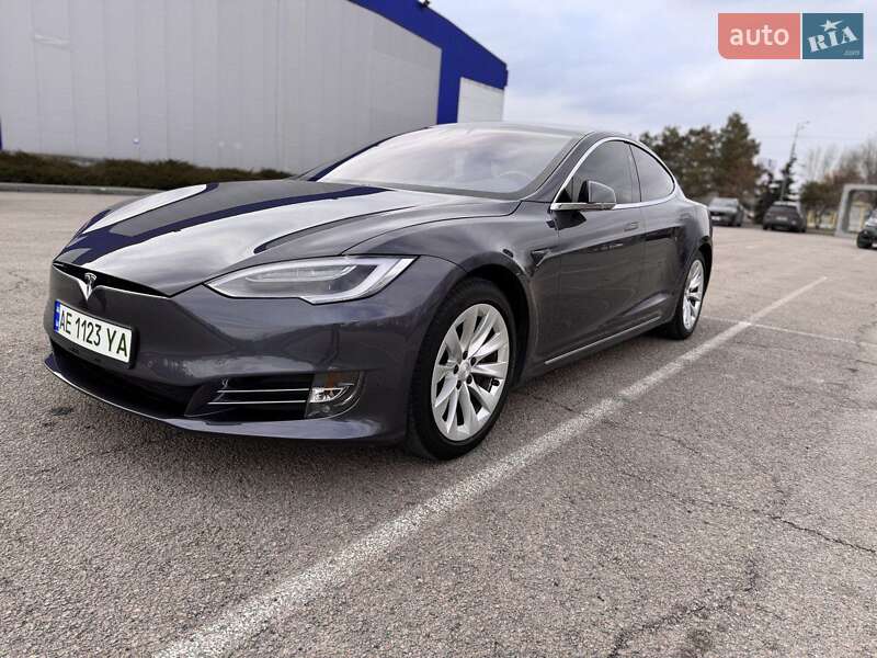 Лифтбек Tesla Model S 2018 в Днепре