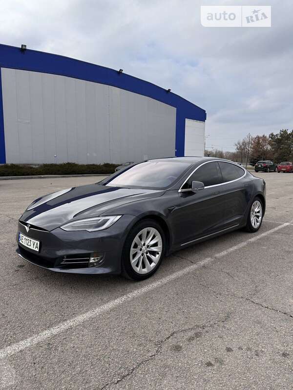 Ліфтбек Tesla Model S 2018 в Дніпрі
