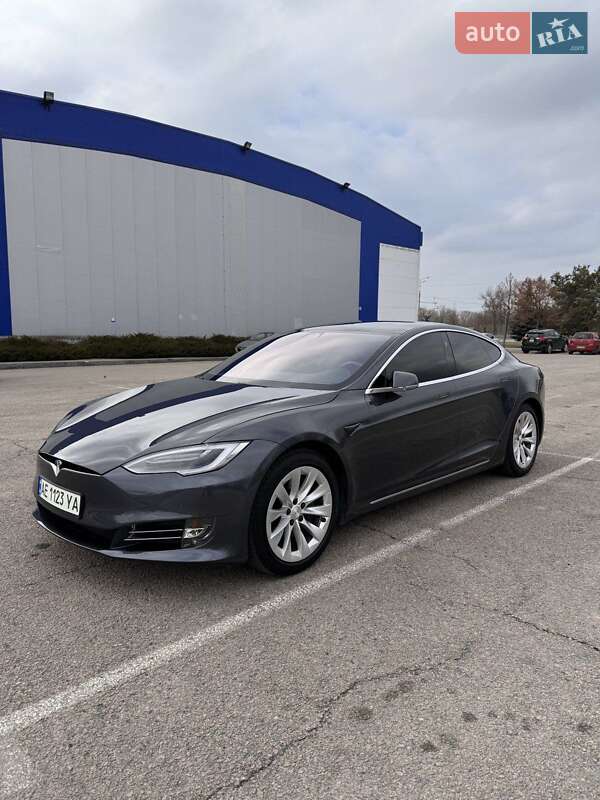 Tesla Model S 2018