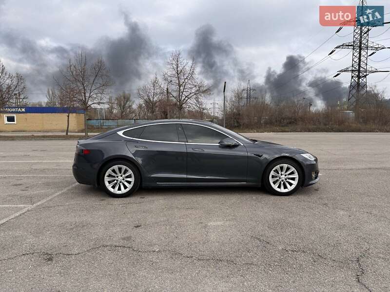 Лифтбек Tesla Model S 2018 в Днепре