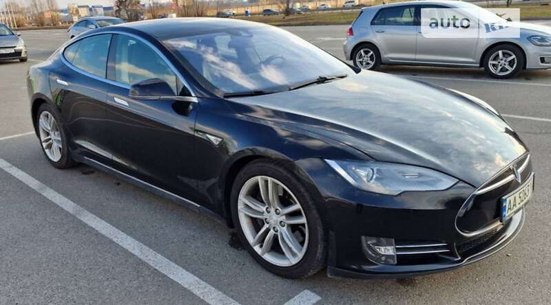 Ліфтбек Tesla Model S 2016 в Києві