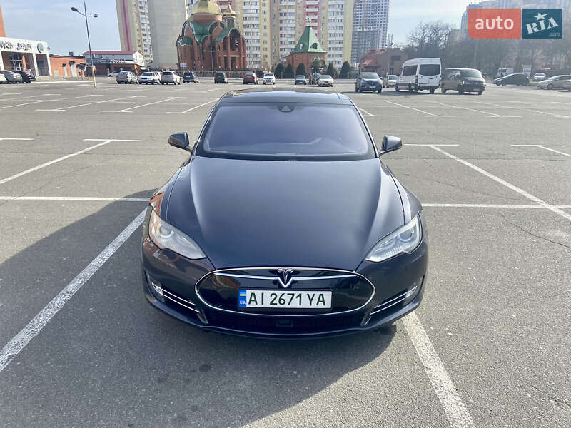 Ліфтбек Tesla Model S 2015 в Броварах