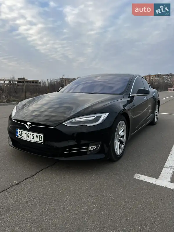 Tesla Model S 2016