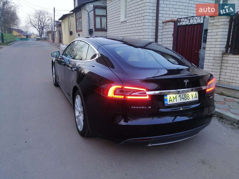 Лифтбек Tesla Model S 2015 в Житомире фото 33 Лифтбек Tesla Model S 2015 в Житомире