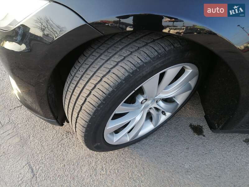 Лифтбек Tesla Model S 2015 в Житомире