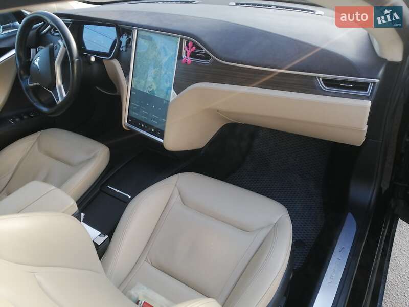 Лифтбек Tesla Model S 2015 в Житомире